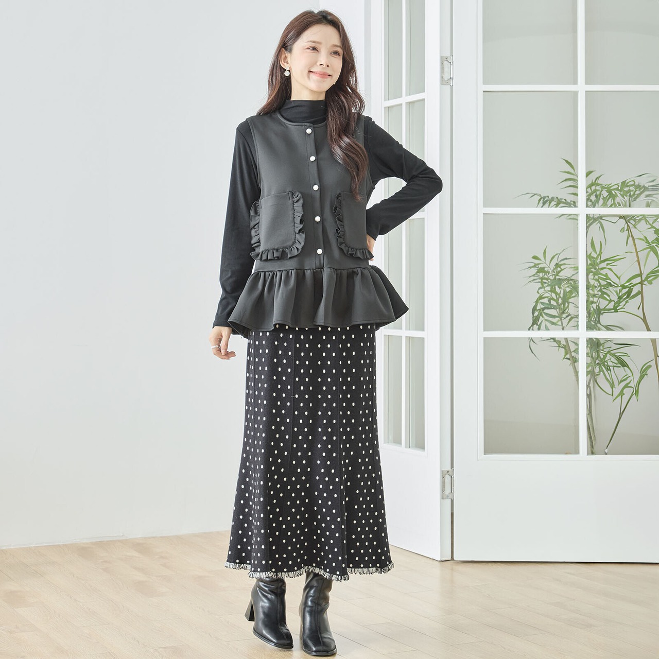 TRUBE フリルデザインペプラムベスト【M~L】ブラック