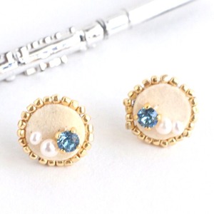 フルートのキーパッドのビジューピアス (BLU : S) F-008   Flute key pads pierced earrings with pearls and Swarovski (BLU : S)