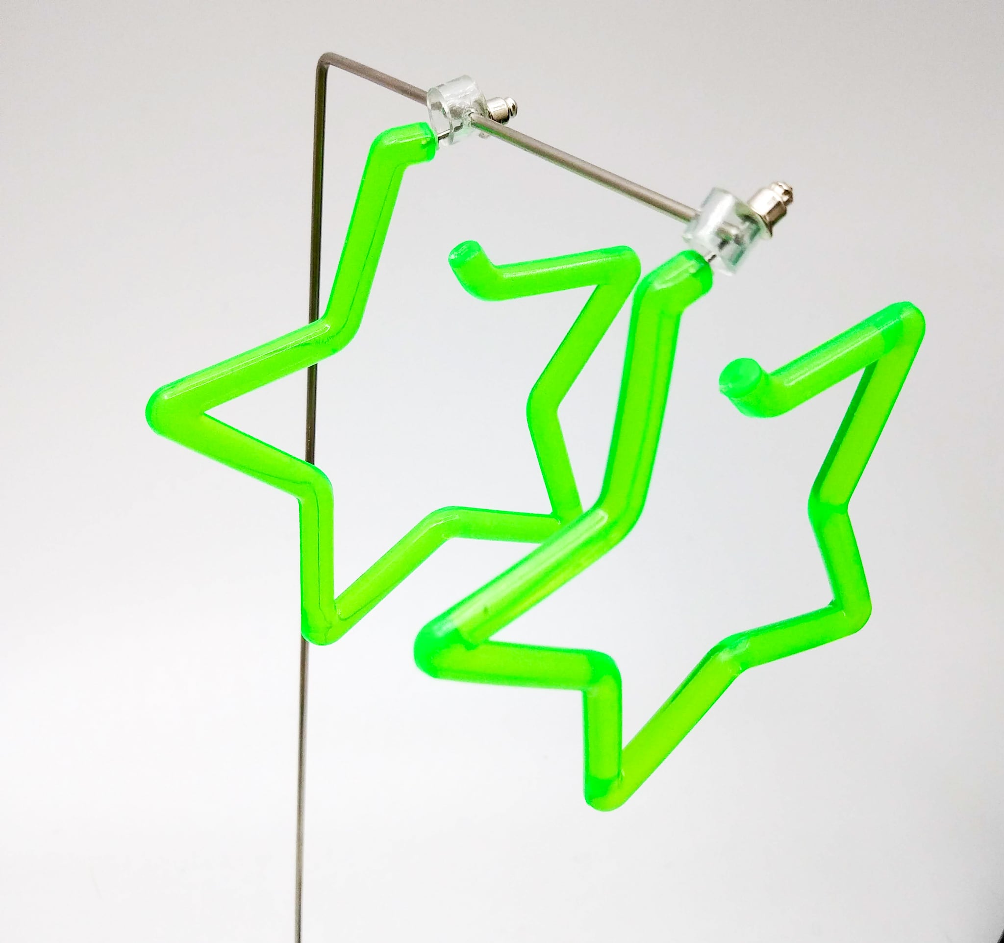 ネオングリーン スターピアス ポップ 星型ピアス 星 アクセサリー