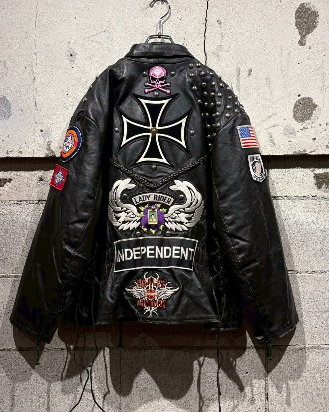 Caka otto】Special Wappen × Studs Custom Vintage Loose Leather