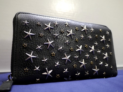 2018AW 11.5万★JIMMY CHOO ジミーチュウ CARNABY カーナビー ラウンドジップ レザー 長財布 黒★ ☆スタッズが主張するメンズの定番ライン