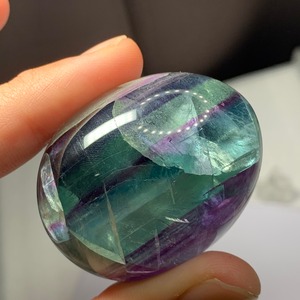 142.虹たまご☆フローライトたまご 台座付き