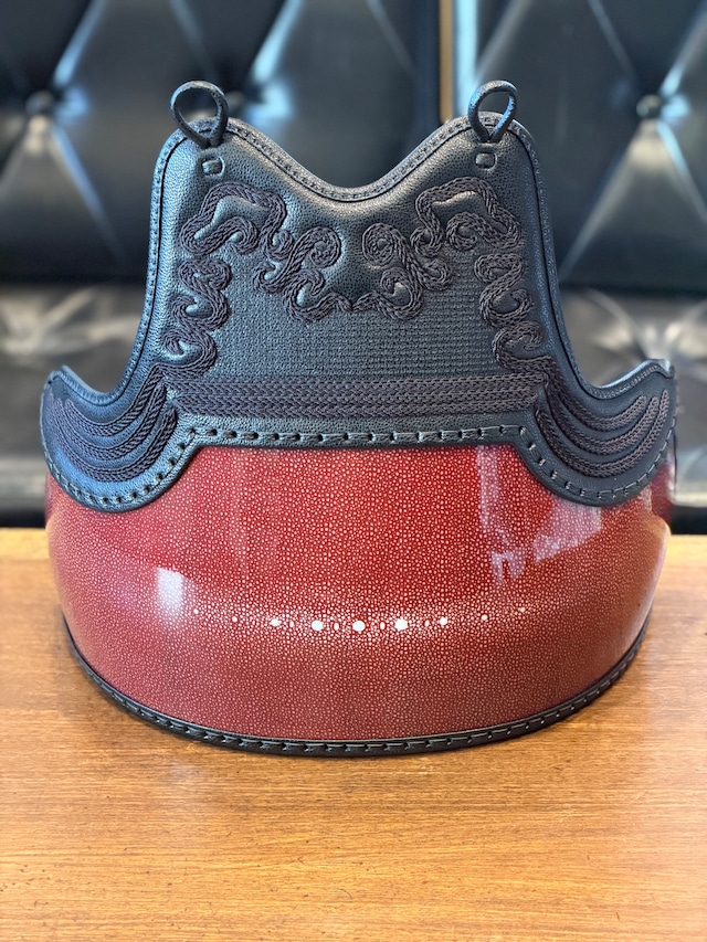 【渋い‼️本雲飾りが映えますね✨1名様初回サンプル限定大特価‼️】【胸Lサイズ身長165〜175cm】  兵庫ヒロヤ製『本雲碁盤胸』鮫皮型強化樹脂胴　赤