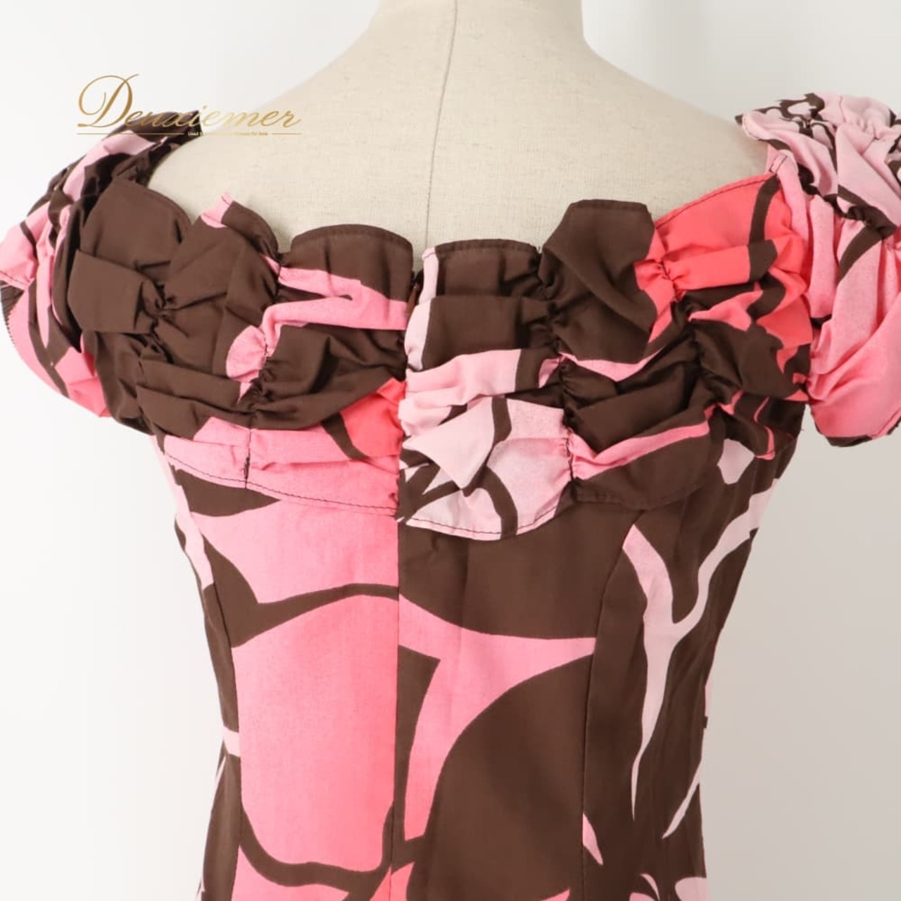 フラダンス 衣装 CC Fashions CCファッション ワンピース ドレス ピンク系 ティアレ柄 花柄 植物柄 ハワイアンプリント ハワイアン アロハ フラ ダンス レッスン 練習 ハワイアンダンス フリル フレアスカート ブラウン系 茶 華やか 鮮やか かわいい おしゃれ ダンス衣装 練習着 レッスンウェア