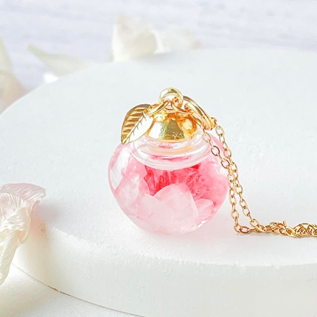 りんごのネックレス ガラスドーム ローズクオーツ/ペリドット 金属