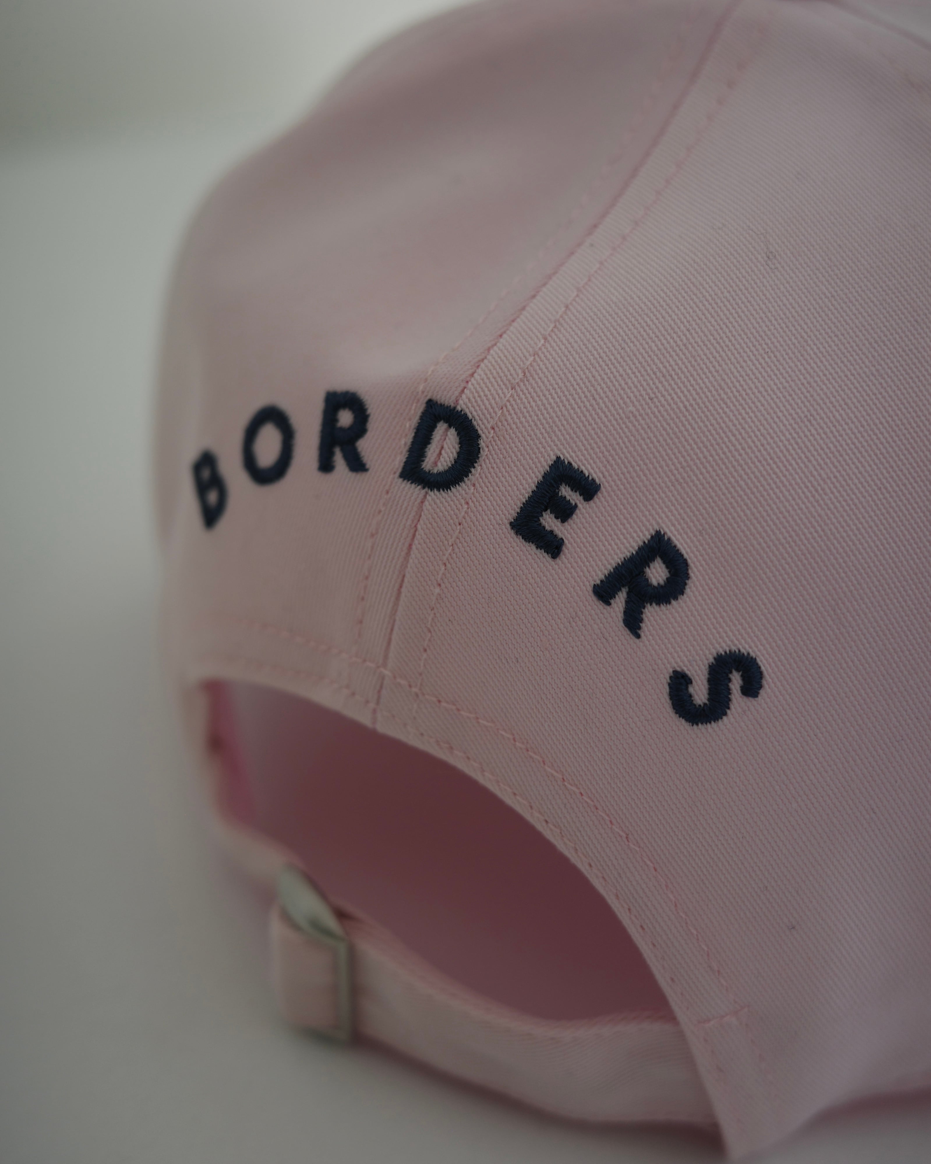 borders at balcony / BORDER CHAIN CAP | LA VILLA ROUGE