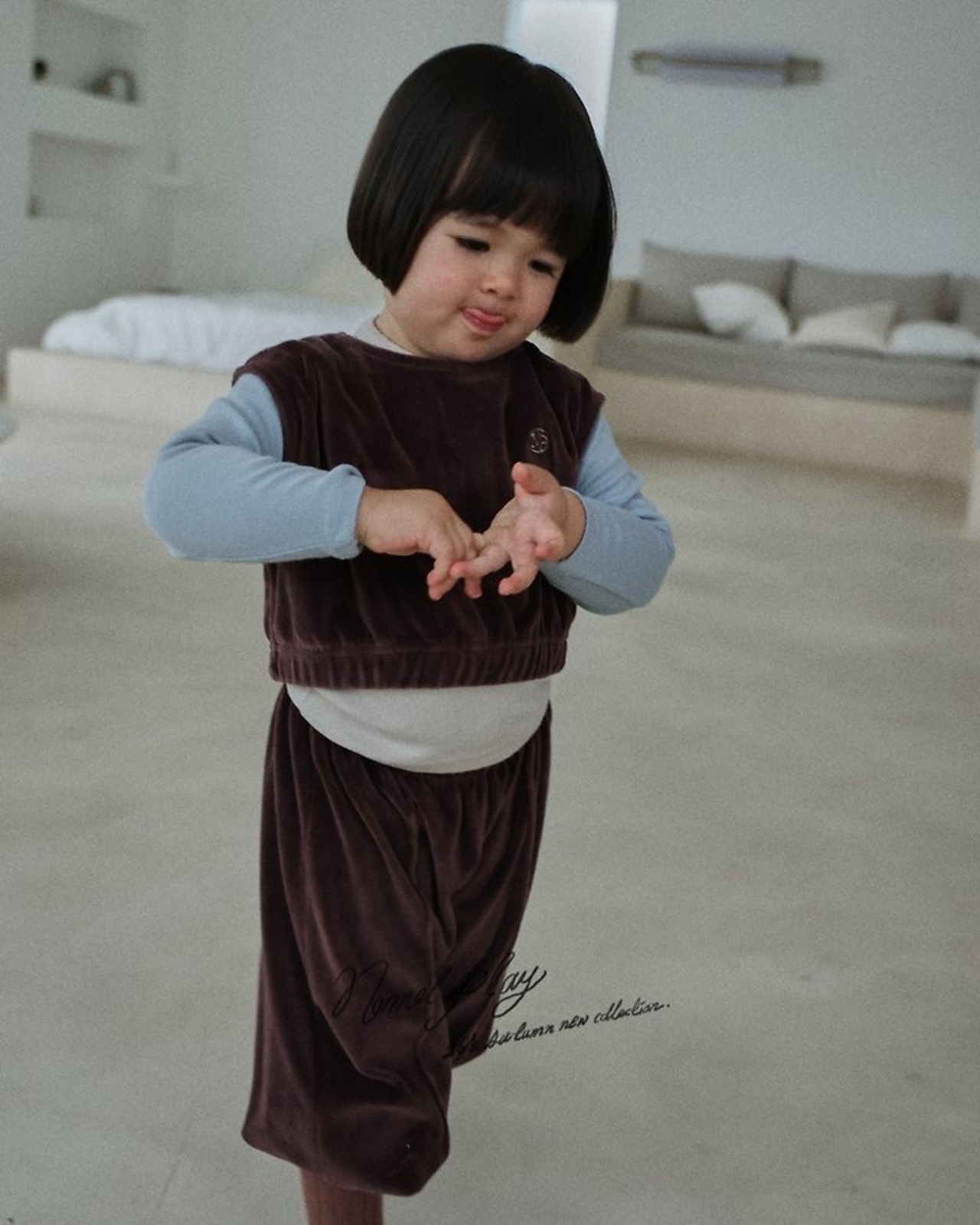 韓国子供服 / 26Autumn / normalplay / ベロアクロップドジョガーパンツ / キッズ / 秋服 *12M~L*
