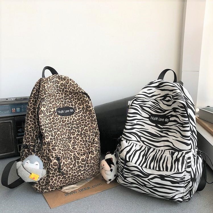 大容量 派手 リュック バックパック ヒョウ柄 ゼブラ柄 キャンバス生地 学生 通学 ポケット充実 機能性 アニマル柄 カジュアル メンズライク Lamitte Deco トレンド 韓国ファッション ショップ Base店 Powered By Base Roniヒョウ柄リュック Studiodeiure It 大容量 派手 リュック バックパック ヒョウ柄 ゼブラ柄 キャンバス生地 学生 通学 ポケット充実 機能性 アニマル柄 カジュアル メンズライク Lamitte Deco トレンド 韓国ファッション ショップ Base店 Powered By Base Roniヒョウ柄リュック Studiodeiure It