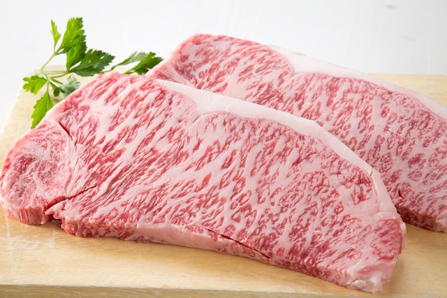 黒毛和牛サーロインステーキ肉2枚セット（A4〜5等級）／石川はちみつ牛