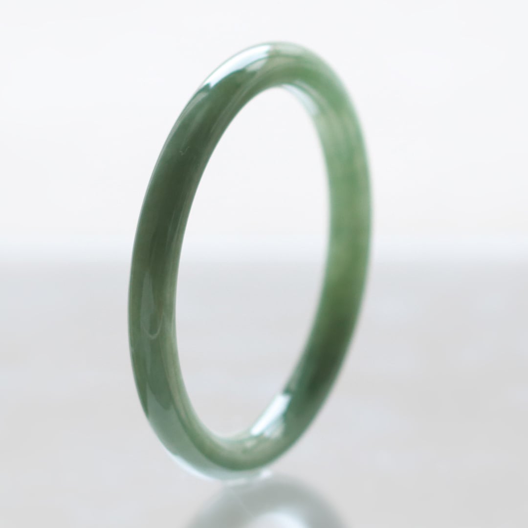 内径 約55mm 】透明感抜群！翡翠の色味を楽しめる！バングル A貨翡翠