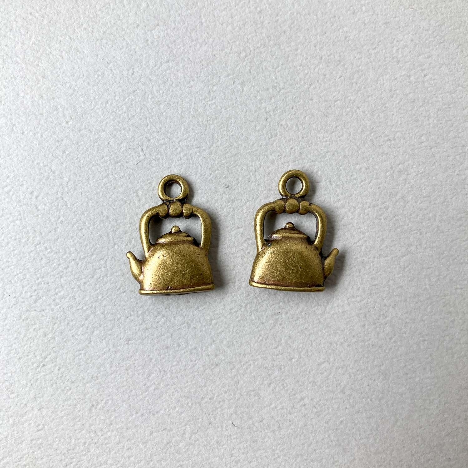 フラットな丸やかんチャーム