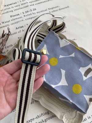 スクエアスマホショルダー（ナチュラルフラワー）