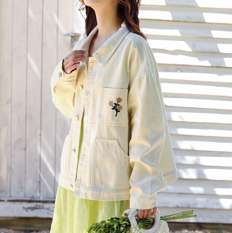 アウター レディース デニムジャケット 長袖 刺繍 花柄 花刺繍 カラーデニム フラワー かわいい 大人可愛い カジュアル 清楚 フェミニン おしゃれ お洒落 かっこいい おとな ナチュラル こなれ感 ラフ ラブリー キュート ガーリー ロマンチック 抜け感 学生 通学 デート お出かけ 女子会 旅行 散歩 カフェ巡り お買い物 S M L ベージュ 春 秋 冬 10代 20代 30代 韓国 韓国系 着回し 普段使い 重ね着 体型カバー ファッション コーデ モテ 流行 インスタ ゆったり ゆる 送料無料