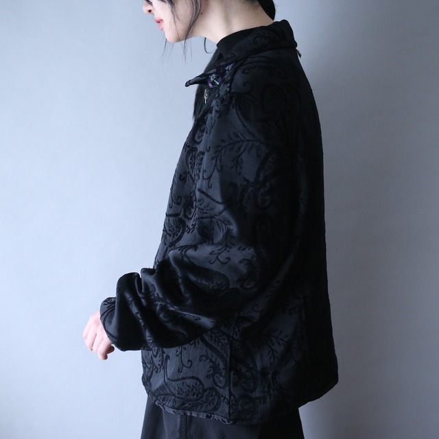 "reversible” poison-color and black paisley pattern zip-up jacket