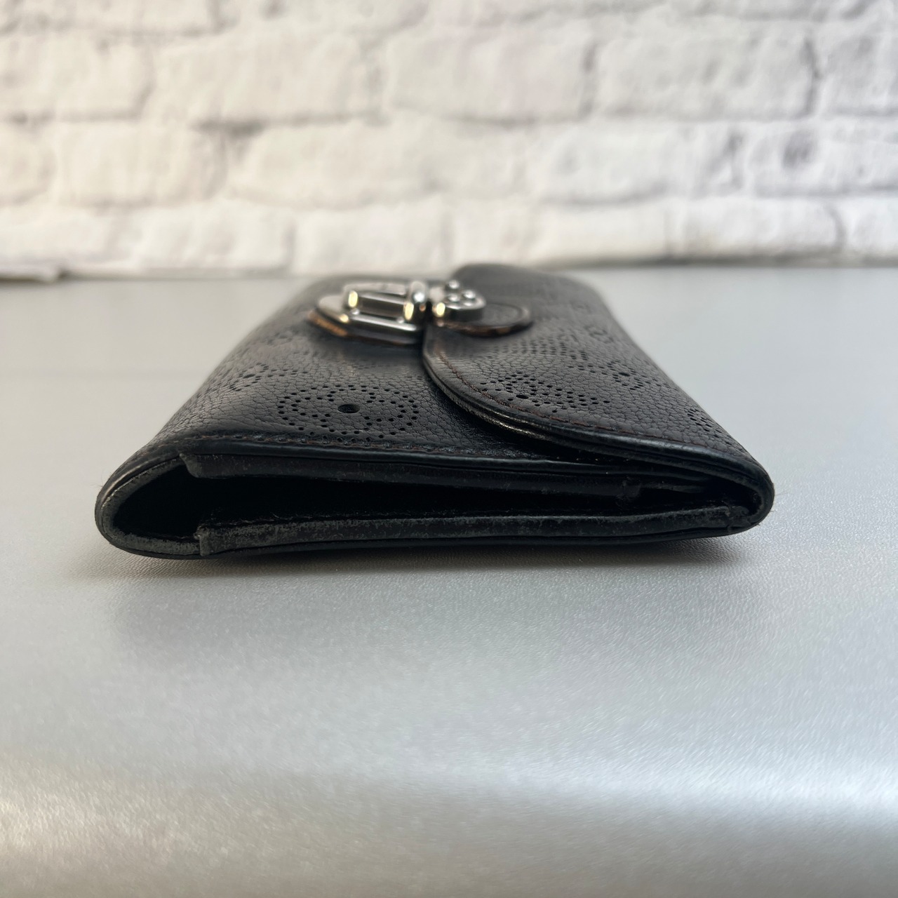【最終処分SALE】LOUIS VUITTON ルイヴィトン マヒナ 長財布 ブラック A-12032