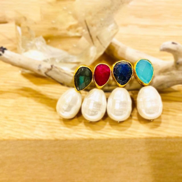 パールストーンピアス