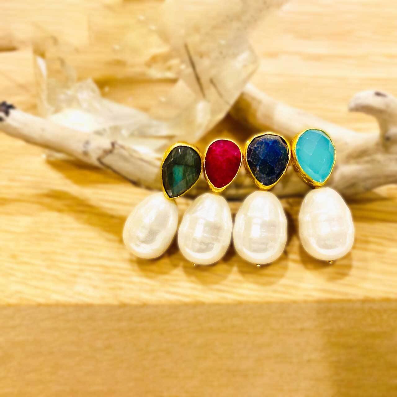 パールストーンピアス