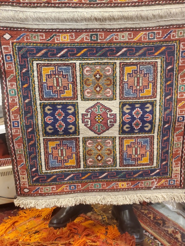 絨毯クエスト50【No.30】Varni ※現在、こちらの商品はイランに置いてあります。ご希望の方は先ずは在庫のご確認をお願いします。