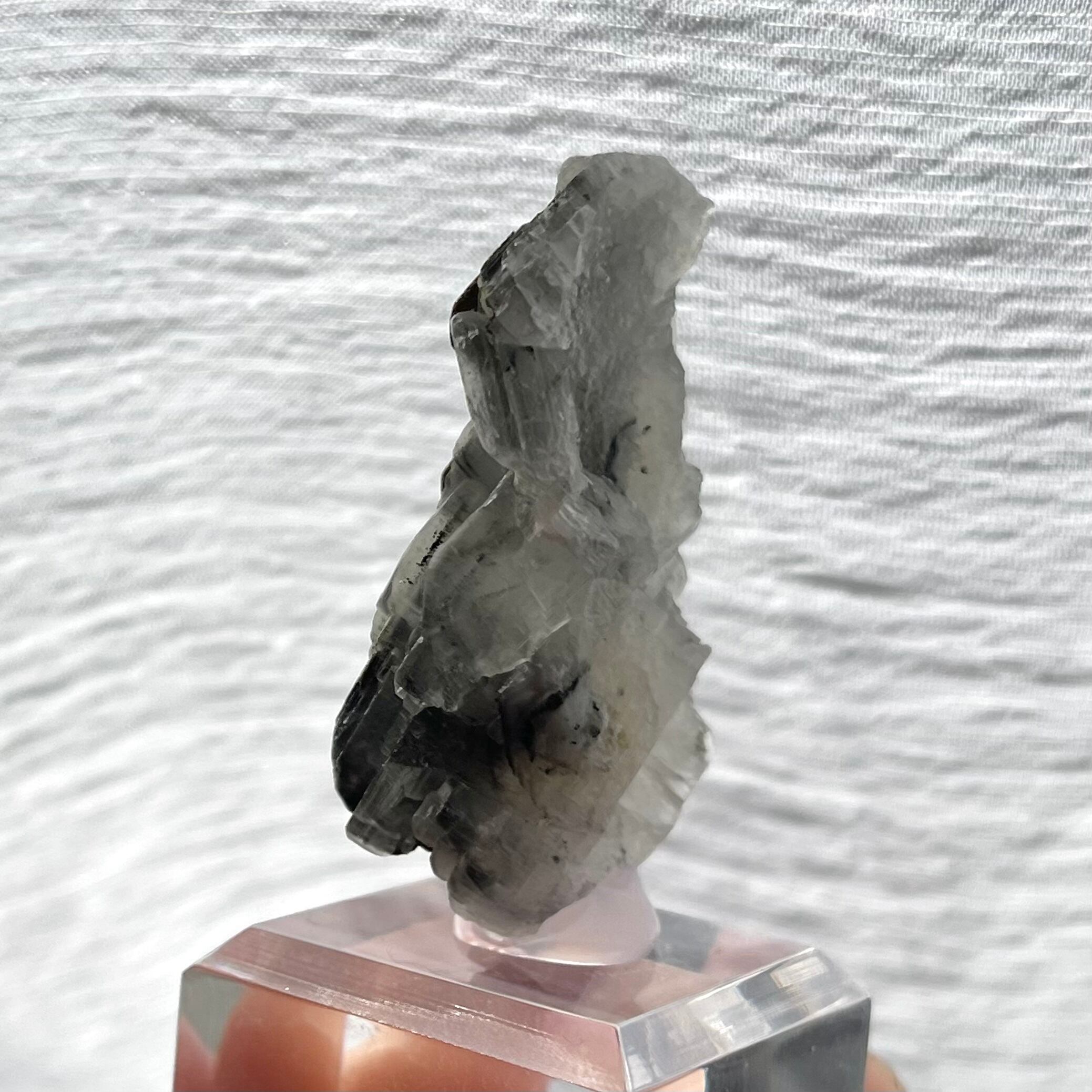 キャルコパイライト / カルサイト【Chalcopyrite on Calcite】ドイツ産
