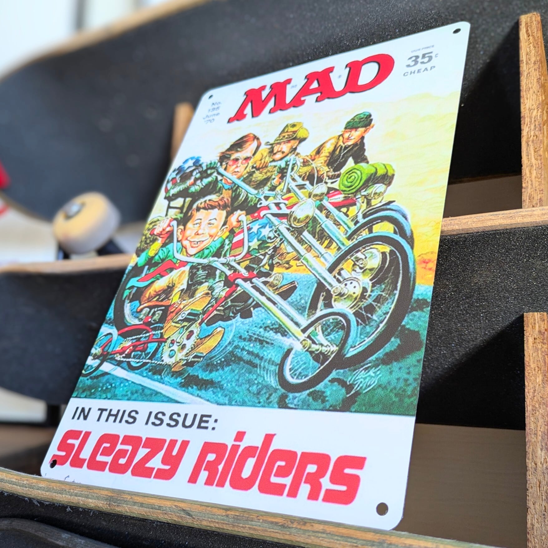 送料無料!ちょうどいいブリキ看板 【 MAD / マッド マガジン】『 イージーライダー 』 アルフレッド・E・ニューマン / METAL SIGN / メタルサイン / ブリキ看板 / サインボード / ビンテージ加工〚アメリカン雑貨 アメトイ〛