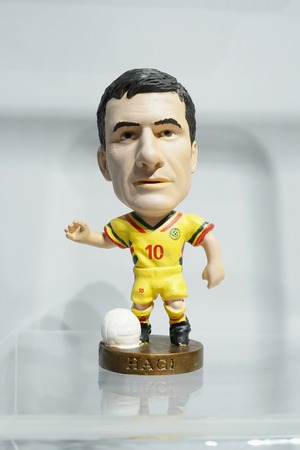 ゲオルゲ・ハジ (Gheorghe Hagi) ⭐️⭐️⭐️⭐️⭐️ Corinthian ProStars “Romania” (コリンシアン プロスターズ ルーマニア代表) ゴールド台座 サッカーフィギュア No.10 Gold Base (2002年刻印/Collector No. CG161) Limited Edition Soccer Figure 約7〜8cm