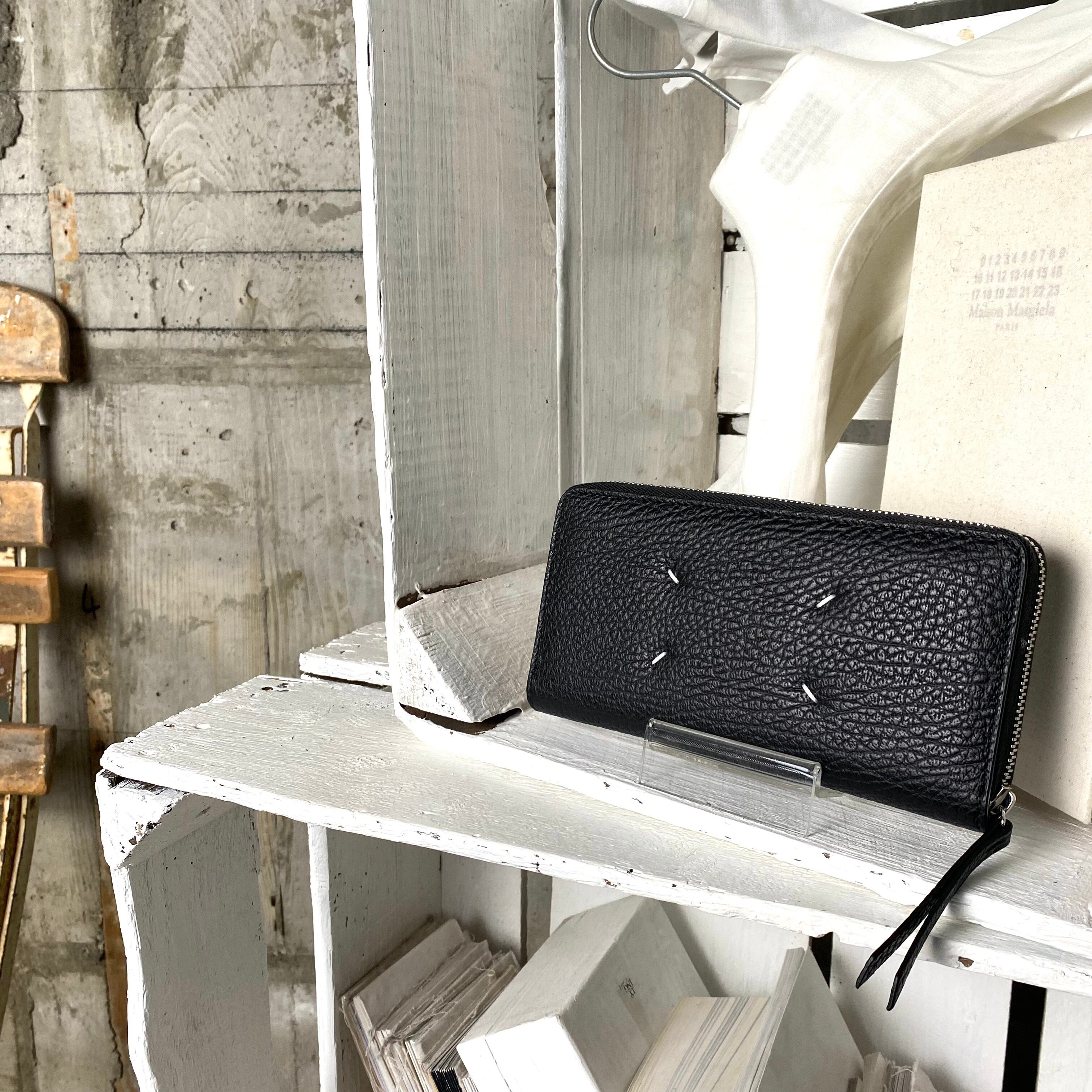 Maison Margiela【メゾン マルジェラ 】ZIP AROUND WALLET (BLACK) . | glamour online  powered by BASE