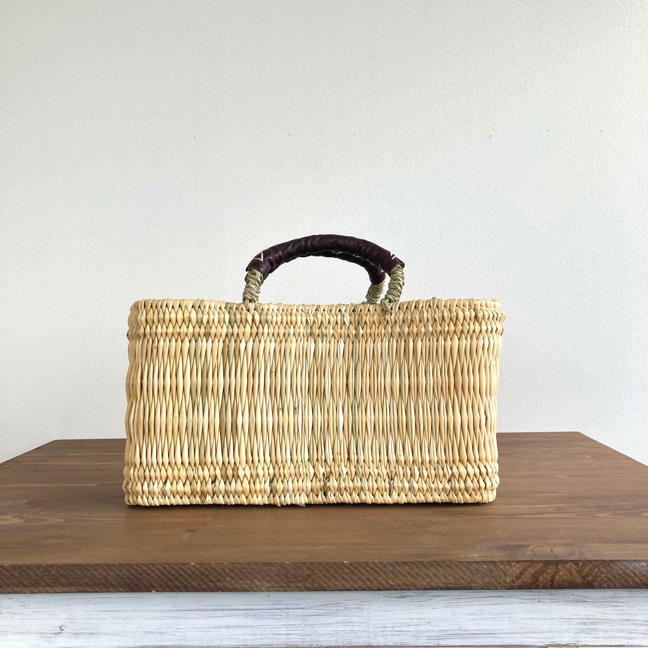 新品・STELAR ハンドメイド ストロー製かごバッグ（バリ製／大きめサイズ） 新品・STELAR ハンドメイド ストロー製かごバッグ（バリ製