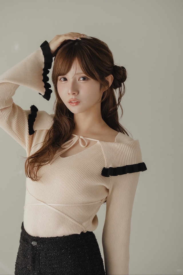 Bicolor Lily Knit Tops