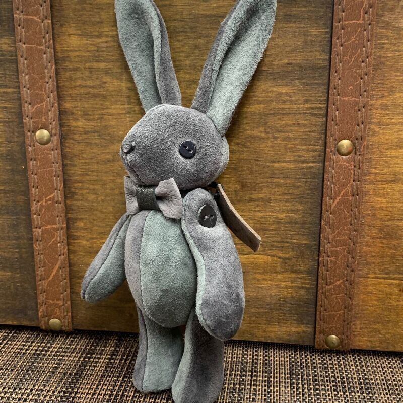 ピッグスウェードのベルラビ★マイスターの手作り「ベルズラビット」クレー系ツートン　写真の1点販売です