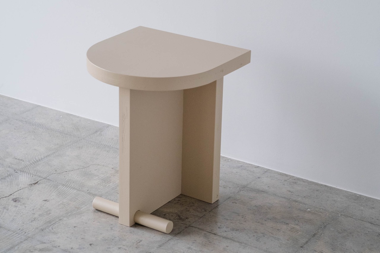 Semicircle stool (White lily color)