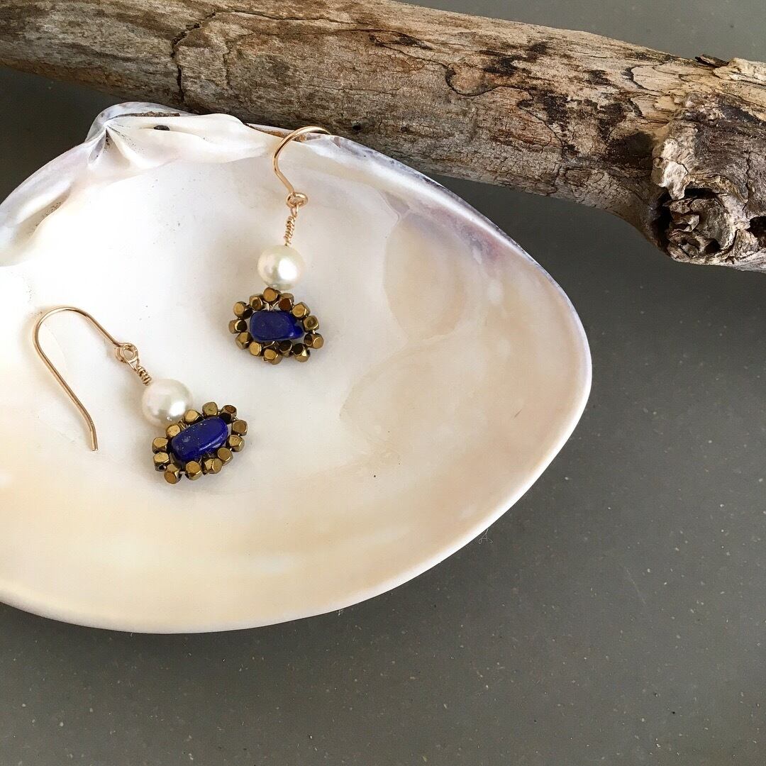 【オーダーメイド】ラピスラズリとヘマタイトの小さなピアス