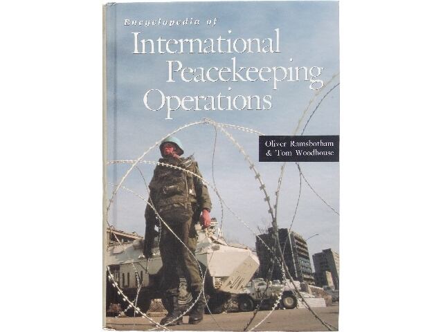 洋書◆軍隊の階級章 写真集 本 ミリタリー 制服 徽章 バッジ 洋書◇軍隊の階級章 写真集 本 ミリタリー 制服 徽章 バッジ | 洋書堂