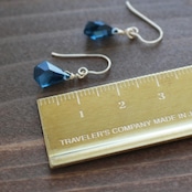 ロンドンブルートパーズ<ラフドロップ>のピアス