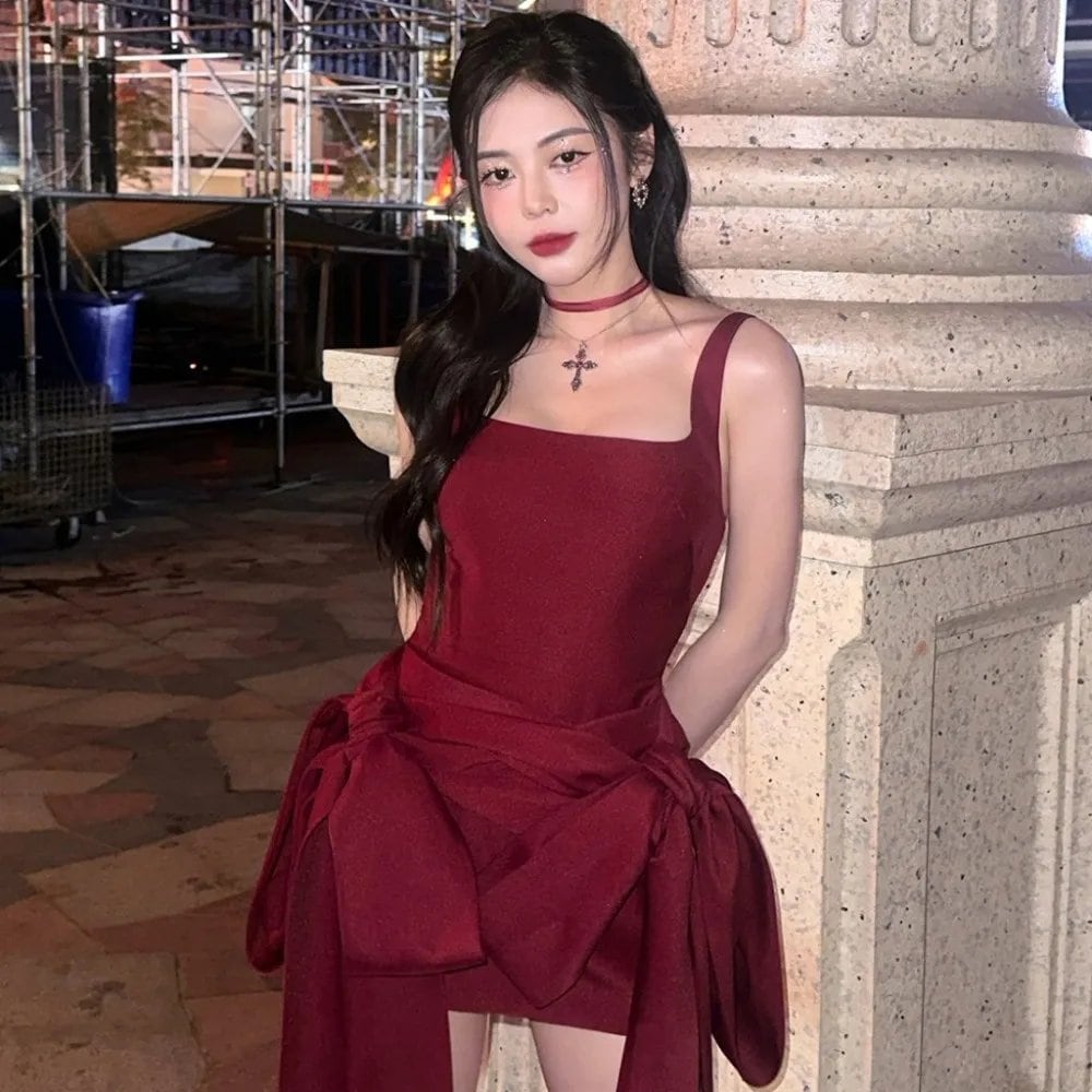 SylCue リボン装飾ミニドレス女性 U 襟バックレスノースリーブスキニーピーチヒップクリスマスパーティー甘いスタイルエレガントなボディコン