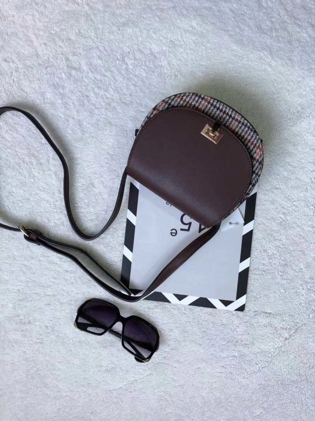 チェック柄セミサークルショルダーバッグ