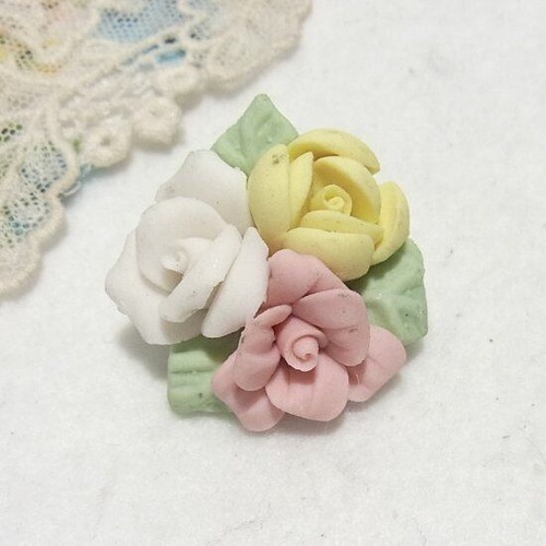 陶器製の薔薇のブローチ　ヴィンテージブローチ卸値以下でセール　K2055B