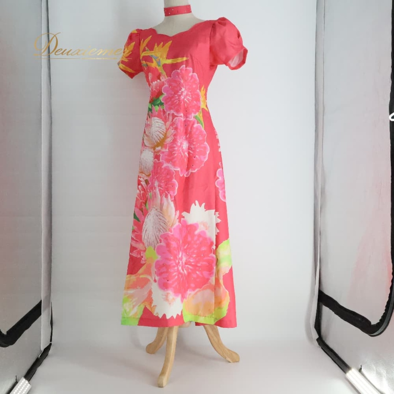 フラダンス 衣装 FANCY DRESS ファンシードレス ワンピース ドレス ピンク系 アシンメトリー チョーカー ラインストーン プロテア柄 花柄 かわいい 華やか 鮮やか 明るい 緑 黄 白 ハワイアン アロハ ハワイアンプリント ダンス レッスン 練習 ワンピースドレス ハワイアンワンピース フラドレス 練習用 フラダンスレッスン レッスン衣装 練習着 ダンス衣装 キッズ 大人 フェミニン きれいめ カラフル 綺麗 プリント柄 花柄プリント チョーカー付き イベント 発表会 舞台 衣装セットアップ