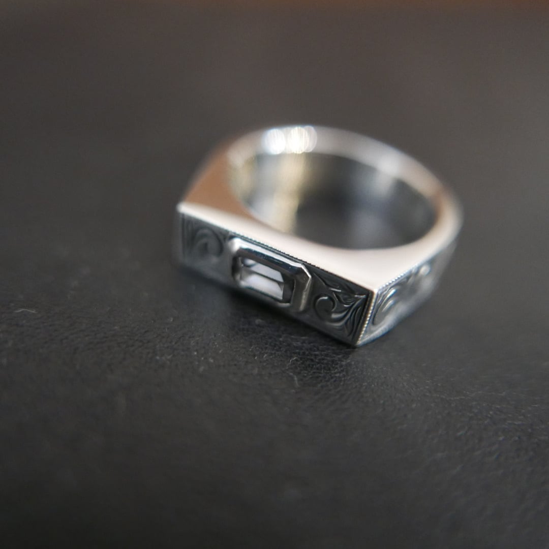 Antidote BUYERS CLUB Engraved Octagon Ring | integral