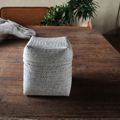 White Bamboo Basket M / Indonesia