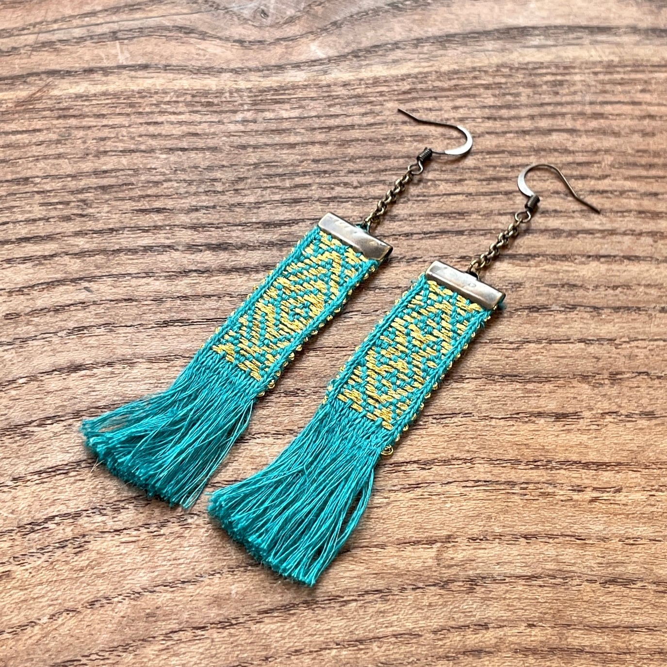 ピアス Birka B9［金糸 織り込み 左右別模様］#ac5-1／手織り