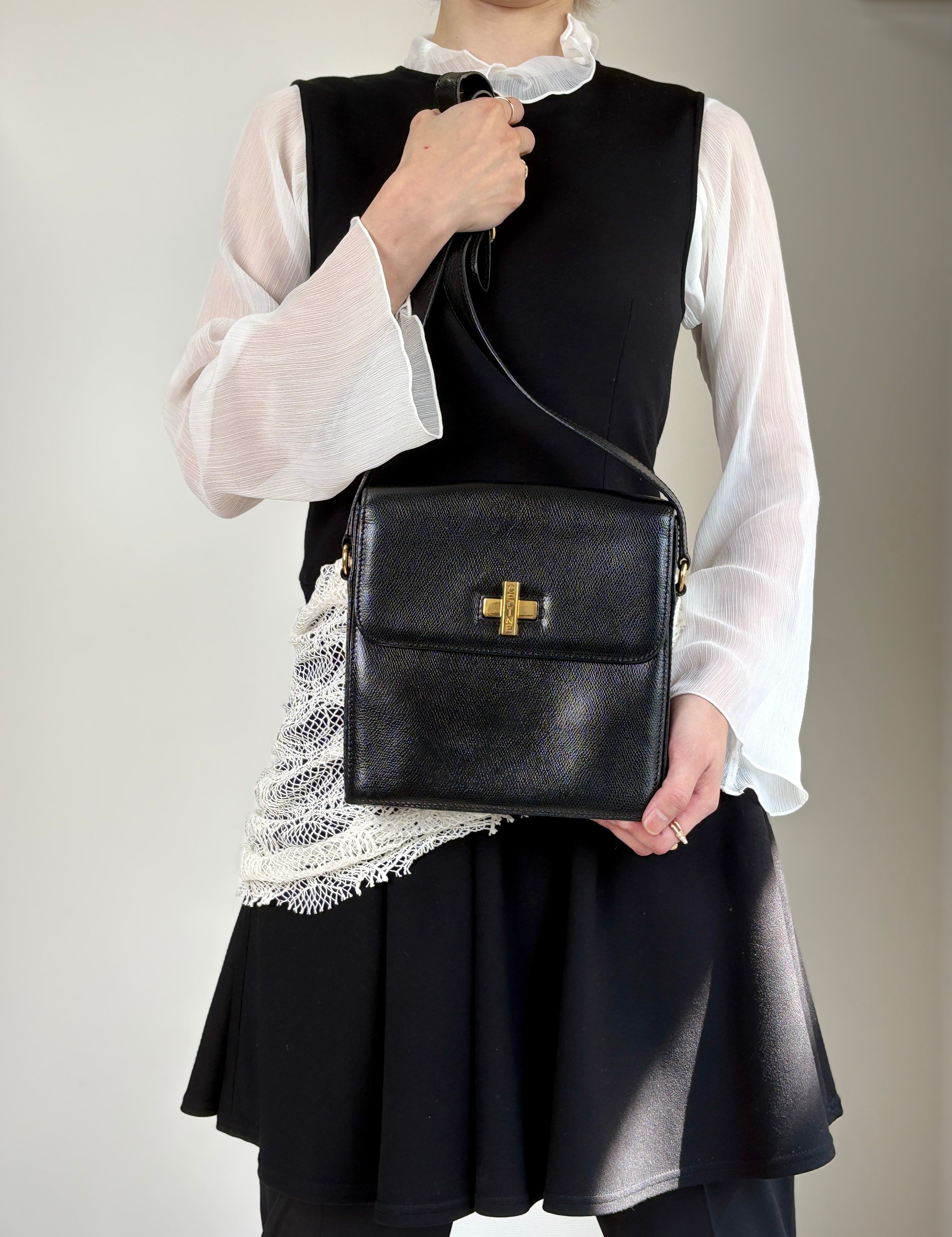 CELINE セリーヌ ショルダーバッグ ブラック ロゴ レザー ターンロック vintage ヴィンテージ オールド txhccr