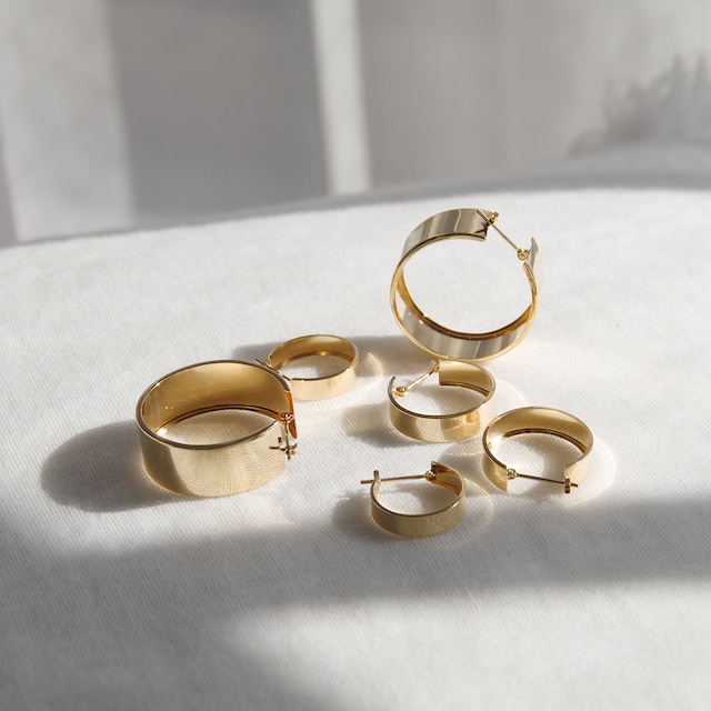 K18イエローゴールド 10mmワイド幅 ボリュームフープピアス（直径25mm）【MKY0108P1】