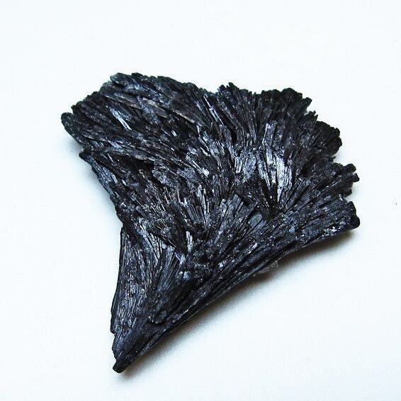 ブラック カイヤナイト 原石 一点物 171-7514
