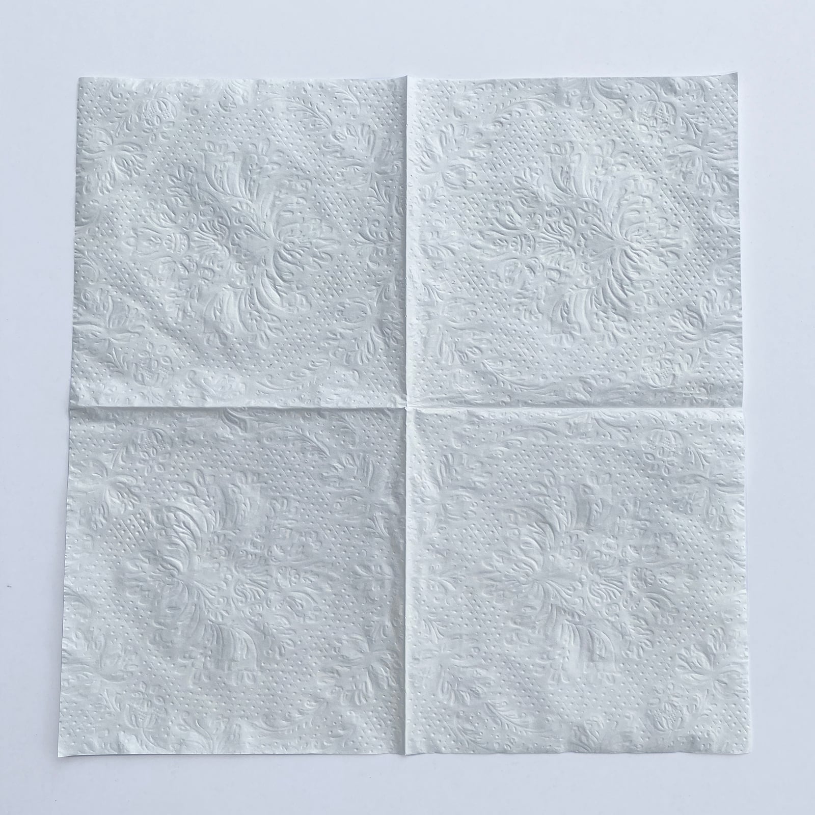 ドイツ製 ペーパーナプキン エンボス パールホワイト 379106