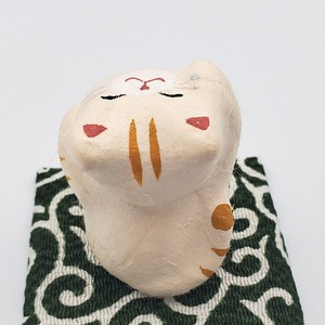 ほっこり可愛いちぎり和紙の招き猫(ミニ・茶トラ)