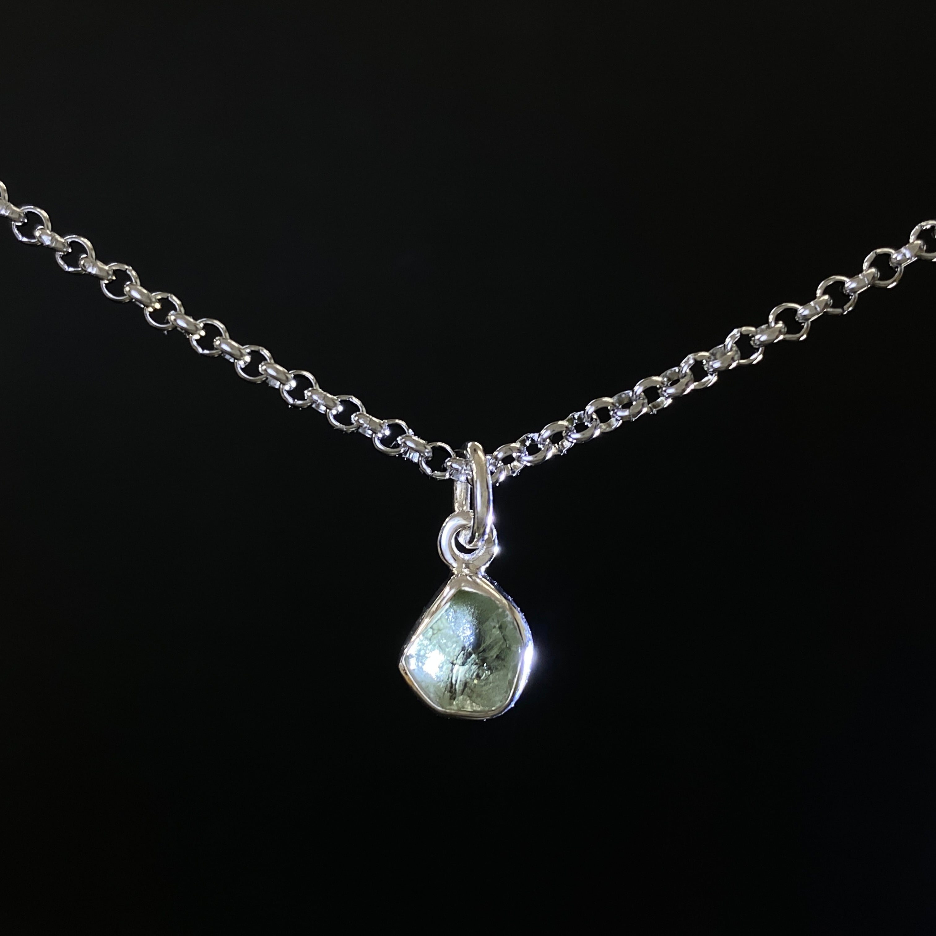 Moldavite モルダバイト | 【隕石屋】METEOS（メテオス）