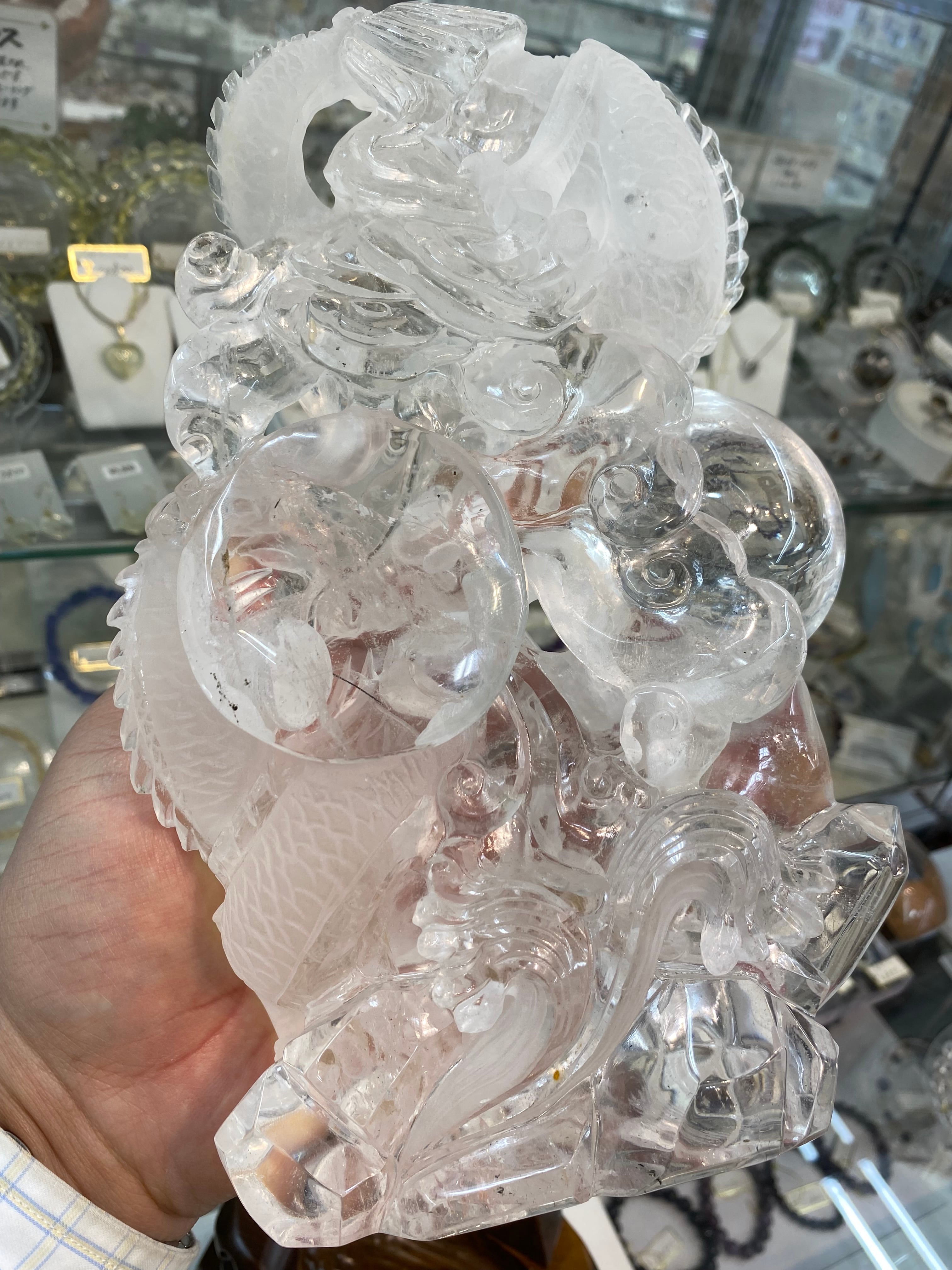 厳選 水晶昇龍 透かし彫り 巨大水晶龍 虹入り！ブラックルチル入り水晶
