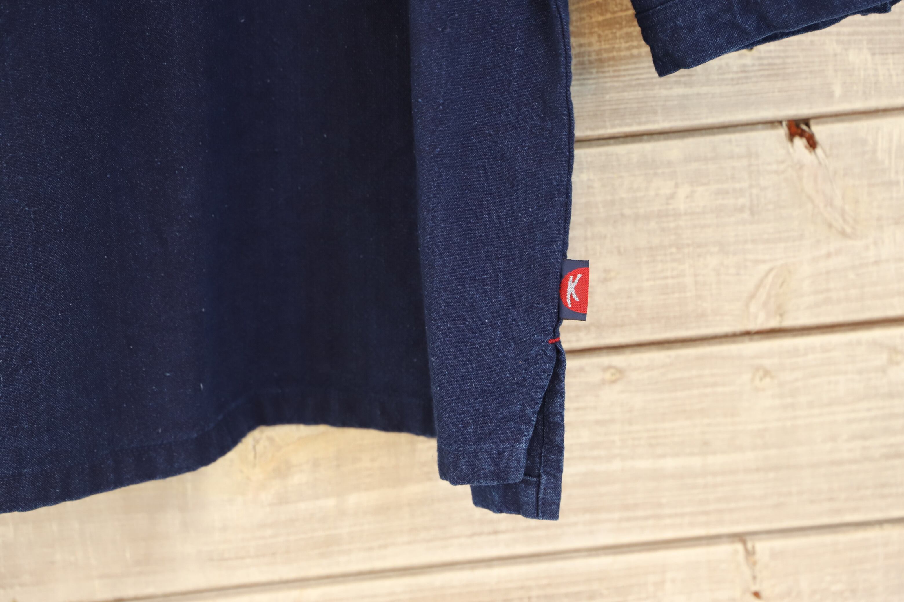 カスリラ。備後織物、藍染シャツカラー、チュニック。7分袖。