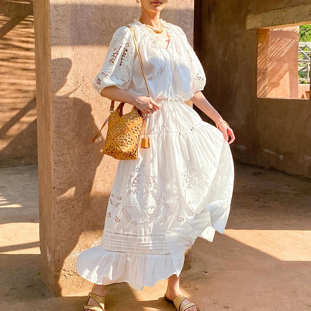 セットアップ 透かし編み レース ブラウス ロングスカート 2点セット 上下セット レディース スカート トップス ボトムス フレアスカート レーススカート ロング マキシ 半袖 5分袖 パフスリーブ Vネック Aライン 切り替え フェミニン ハイウエスト 編み上げ 透け感 かわいい 大人可愛い きれいめ シンプル カジュアル 上品 おしゃれ レトロ 花柄 フラワー 春 夏 秋 ママ 通勤 学生 学校 通学 デート お出かけ リゾート 旅行 公園 女子会 休日 普段使い 着回し S M L 白 ホワイト