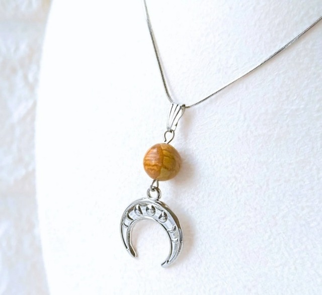 ユニセックスデザイン ウッドと月の満ち欠けネックレス［MHN-171］